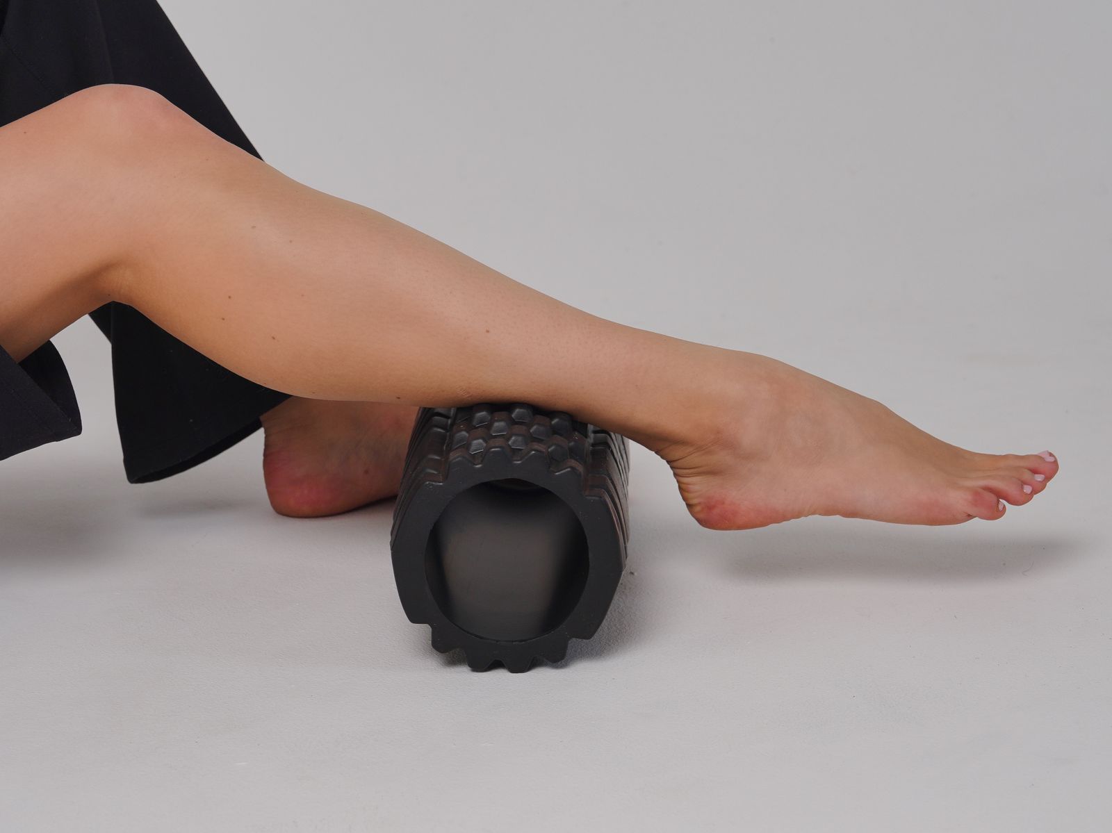 Athlete performing a hip flexor mobility drill in a gym