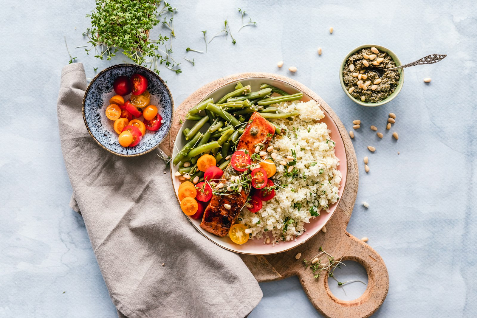 Prepared balanced meals with vegetables and lean protein